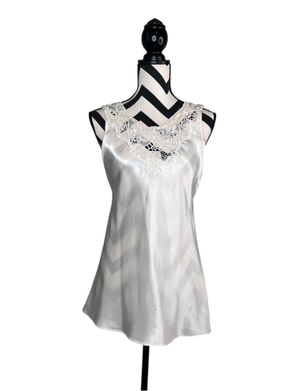 Vintage Sz XL Coquette Y2K Lace Neck Sleeveless Stain Camisole Top